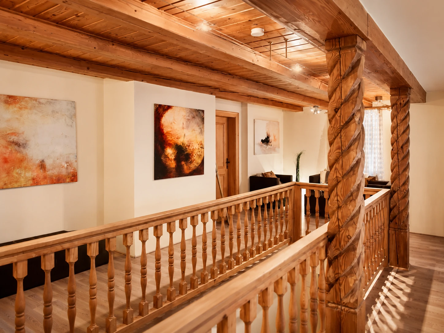 Galerie und Aufenthaltsbereich im Großen Landhaus I